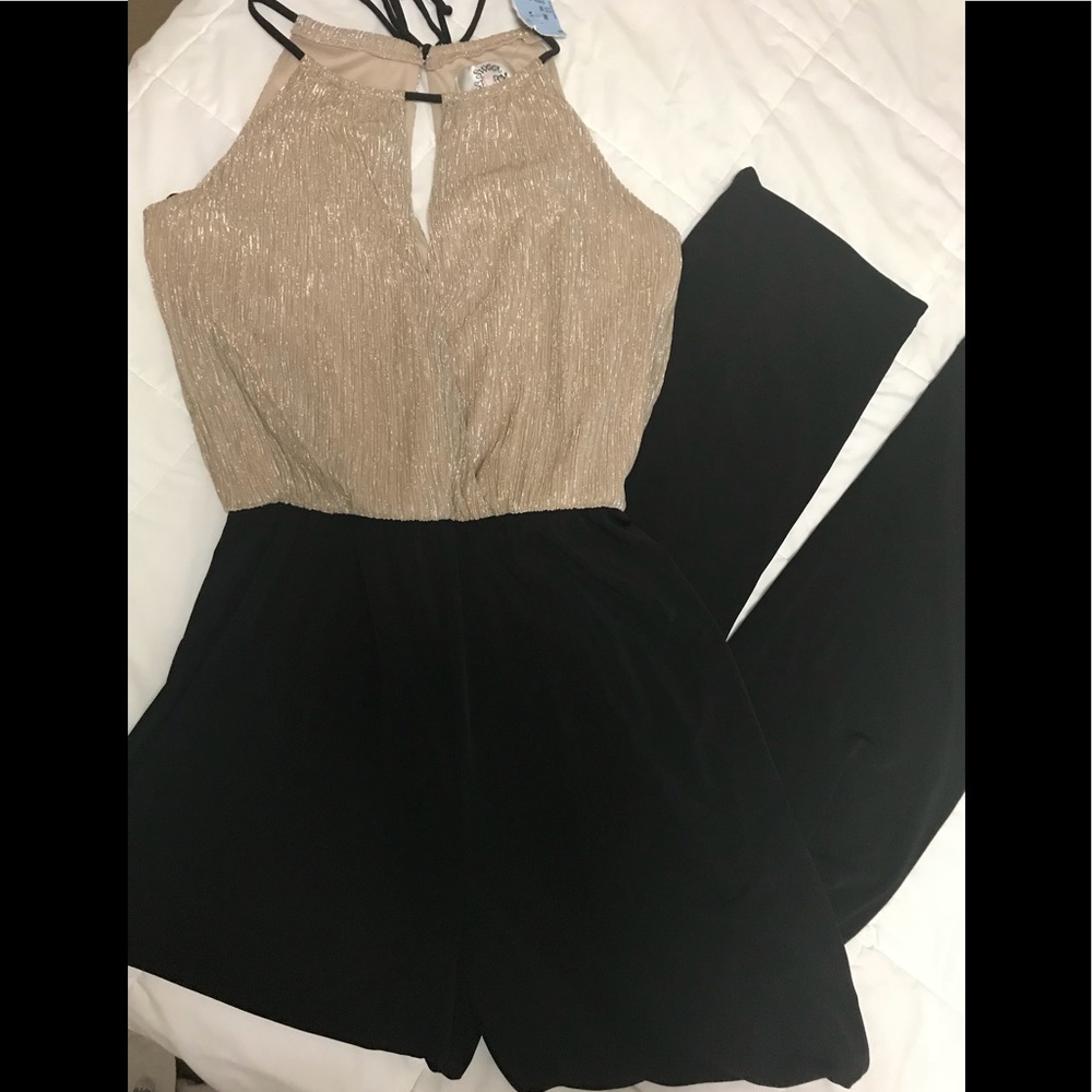 Black a gold metallic jumpsuit ✨🌚